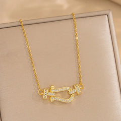 Fashionable and popular horseshoe buckle necklace, versatile jewelry for daily use