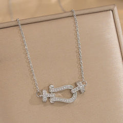 Fashionable and popular horseshoe buckle necklace, versatile jewelry for daily use